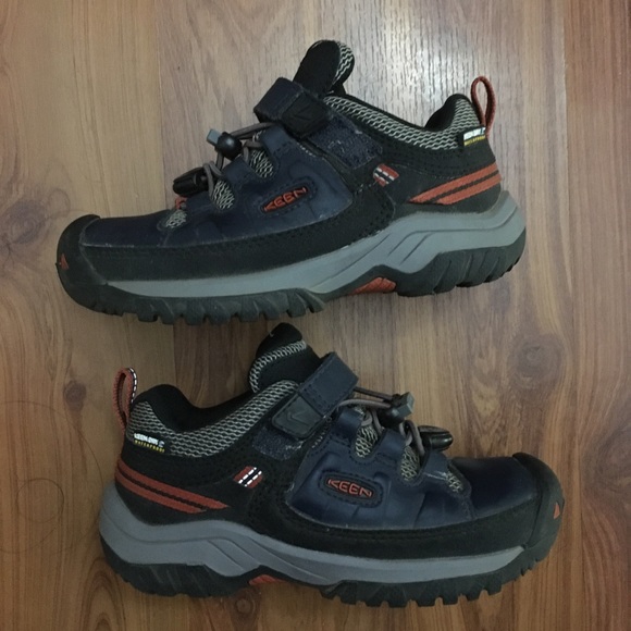 boys hiking shoes